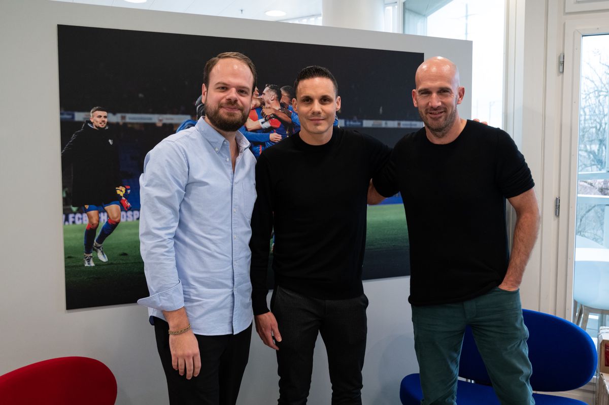 Degen ist in der neusten Folge des Podcasts «Anderi Liga» von 20-Minuten-Sportchef Tobias Wedermann (l.) und NZZ-Fussballjournalist Fabian Ruch (r.) zu Gast. 