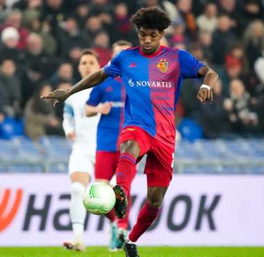 Pelmard mit Kampfansage: FCB-Star schreibt Meistertitel noch nicht ab