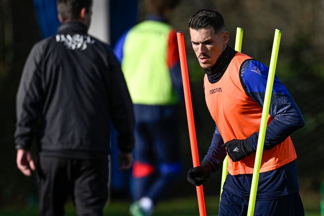 Benjamin Kololli absolviert sein erstes Training auf dem Platz mit dem FC Basel.