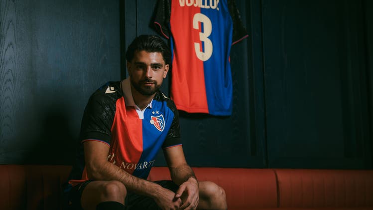 Nicolas Vouilloz in seinem neuen FCB-Dress mit der Rückennummer 3.