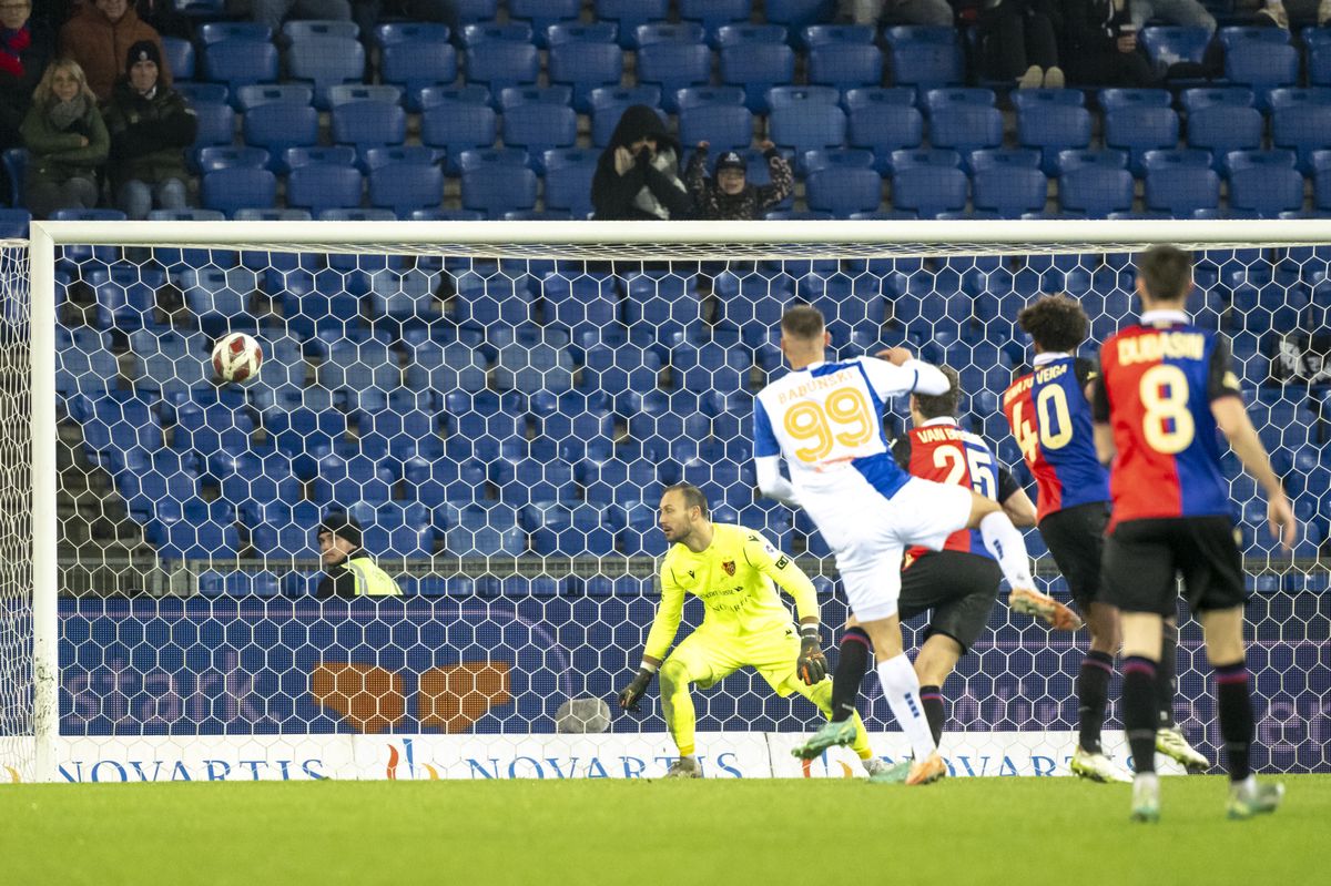 Dorian Babunski trifft via Pfosten zum 0:1 für GC.